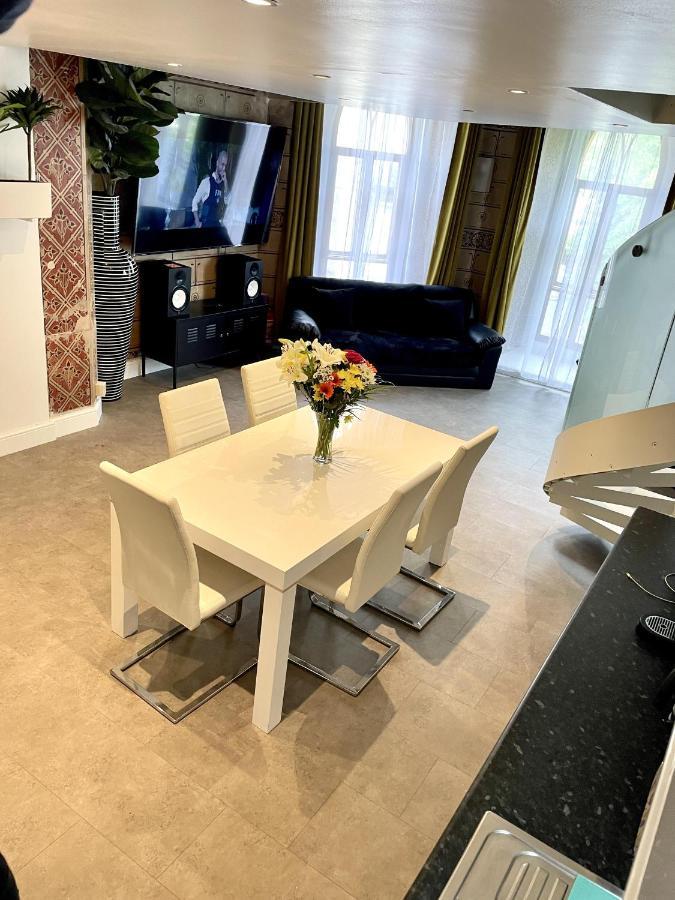 Rare 1-Bed Church Converted Apartment In لندن المظهر الخارجي الصورة